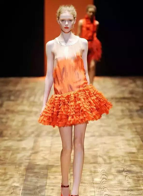 正确涂口红的视频,口红正确涂法不沾杯