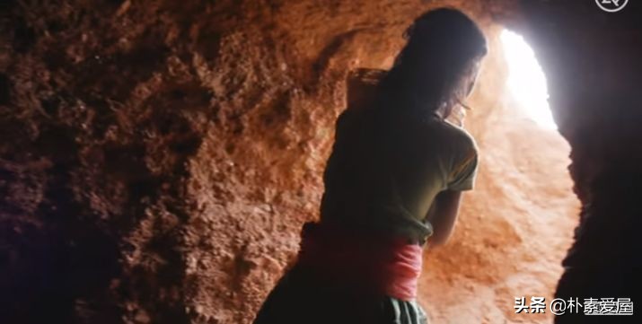 残酷真相：你包里的高光眼影，是无数4岁孩子拿命换的