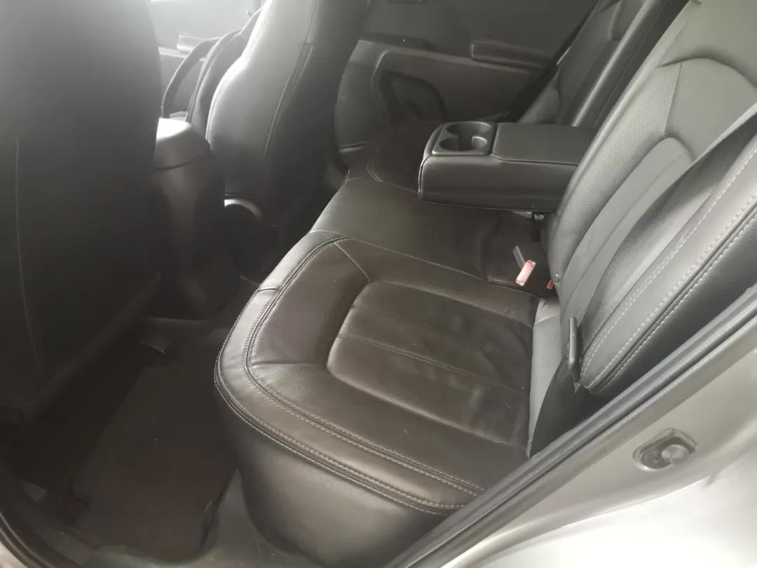 智跑19款2.0顶配二手车,11年起亚智跑2.4四驱油耗测评