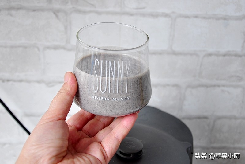 香蕉加黑芝麻加牛奶的功效,香蕉胡萝卜黑芝麻蜂蜜牛奶可以吗