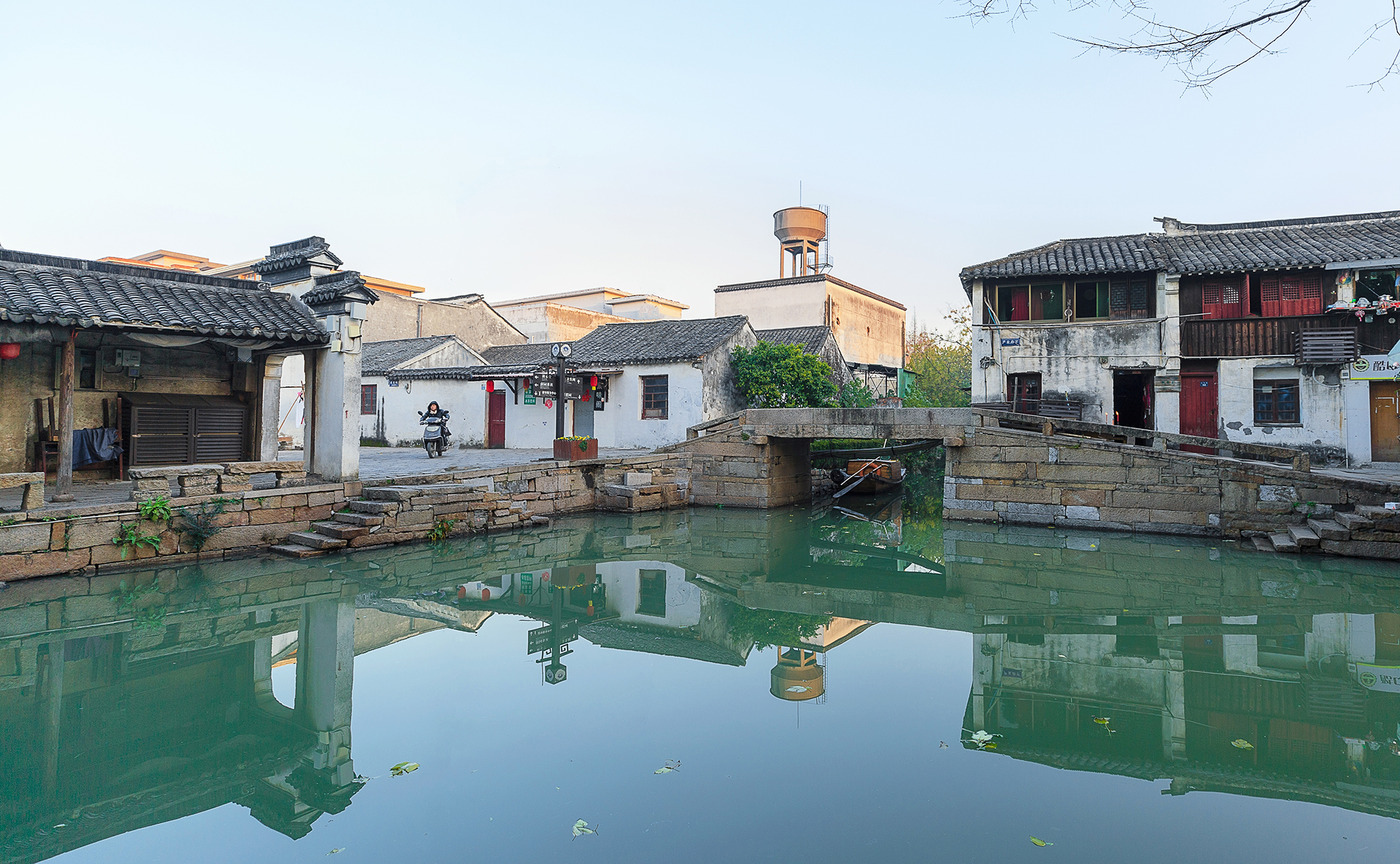 愿为人间客，世世在江南，不如来同里