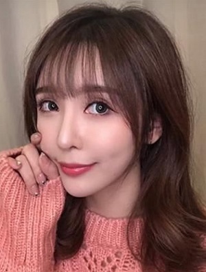 适合圆脸八字刘海扎的甜美发型,大圆脸女生在家修八字刘海