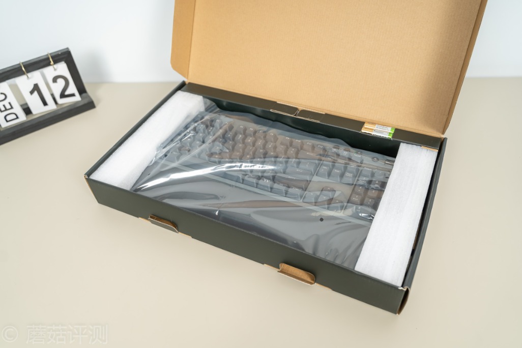 做工细腻手感超好,曜越g821多模电竞机械键盘