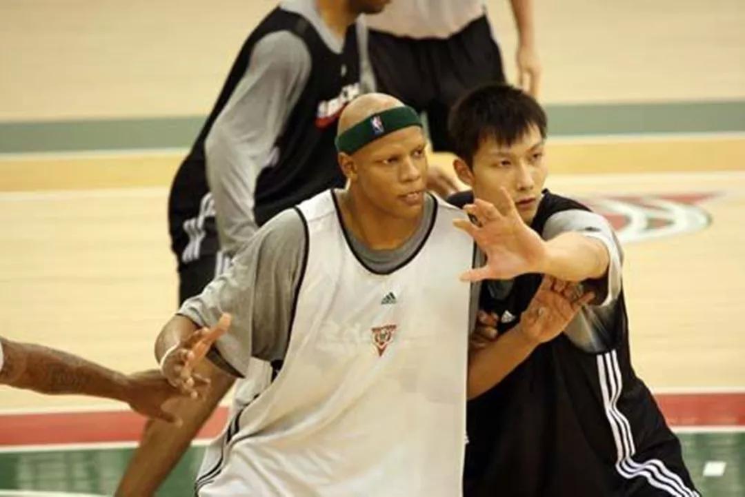 易建联(16年),顶天立地