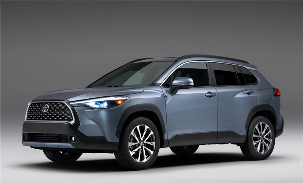 喧嚣的新车：颠覆、抉择与反击｜车展前瞻