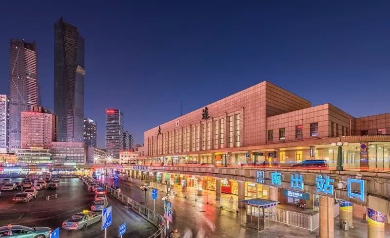 青岛港口与城市发展的关系,青岛和大连哪个港口大