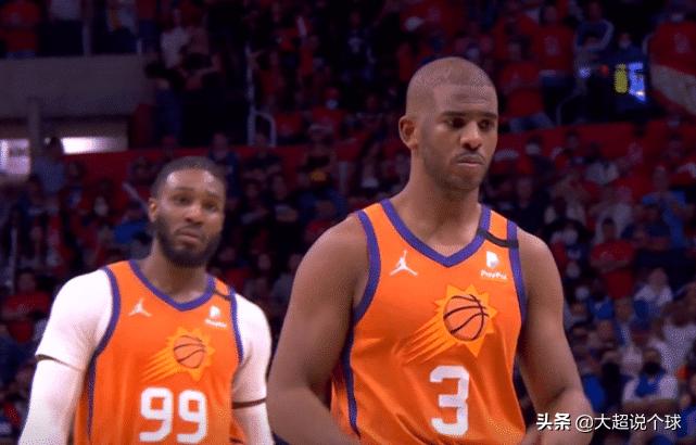 西蒙斯罚球把杜兰特看懵了,西蒙斯最后两罚全中