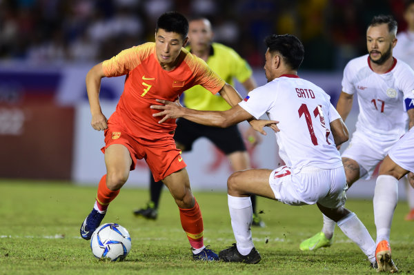 世预赛国足两球击败菲律宾,世预赛国足2比0菲律宾队