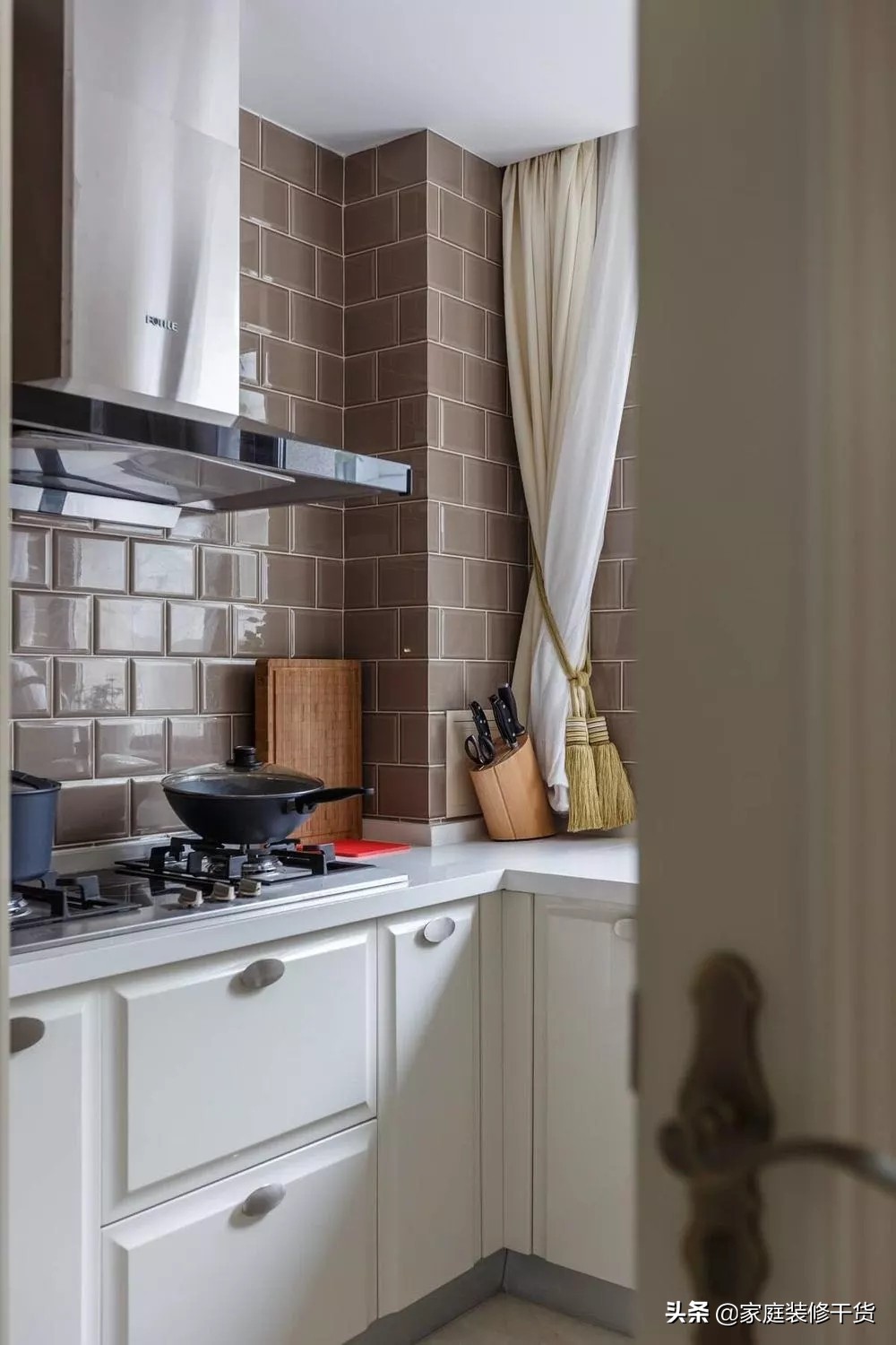 厨房可以移位置吗,厨房烟道可以移位吗