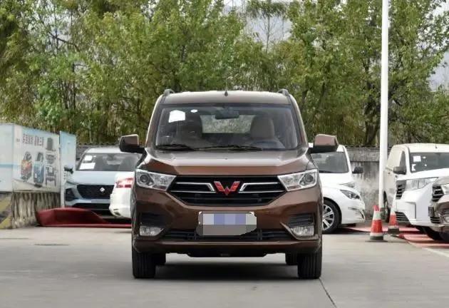 五菱宏光s1尊享型油耗多少一公里,五菱宏光s和五菱宏光v哪个油耗大