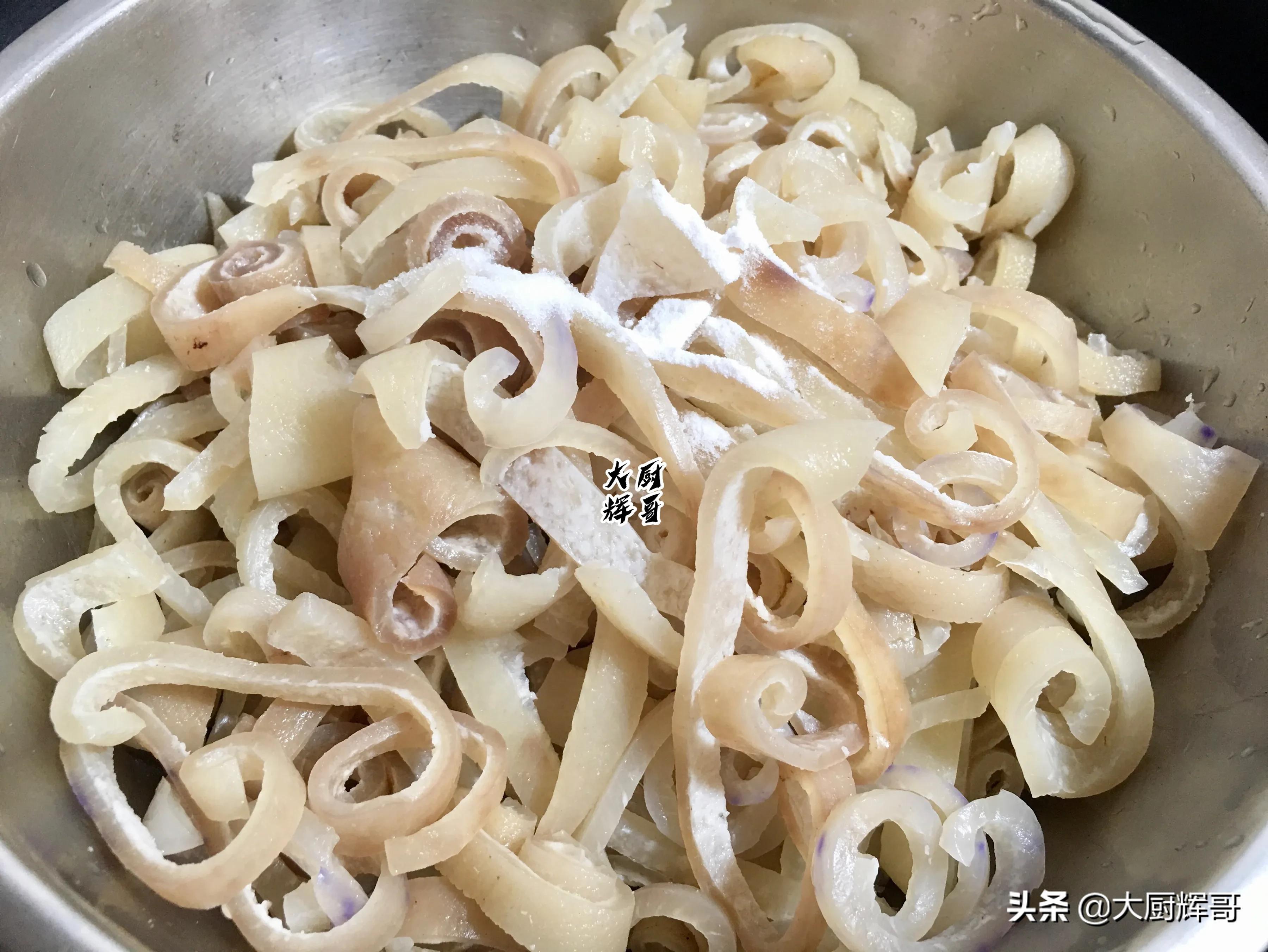 一道筋道的猪皮冻满满的胶原蛋白,大厨教你做两款猪皮冻