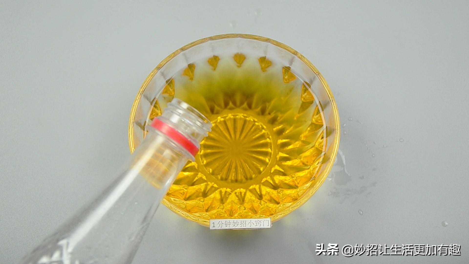 脸上长色斑难看又显老，教你简单一招，轻松淡化色斑显白嫩