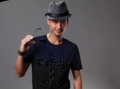 男生皮肤显黑怎么穿搭,男生嫌自己皮肤黑怎么办