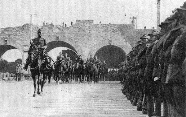 南京相隔百年的照片,南京城景对比图