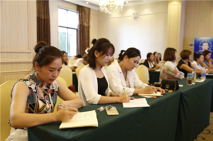 恒之成商贸2019第二届美容精英训练营开课了