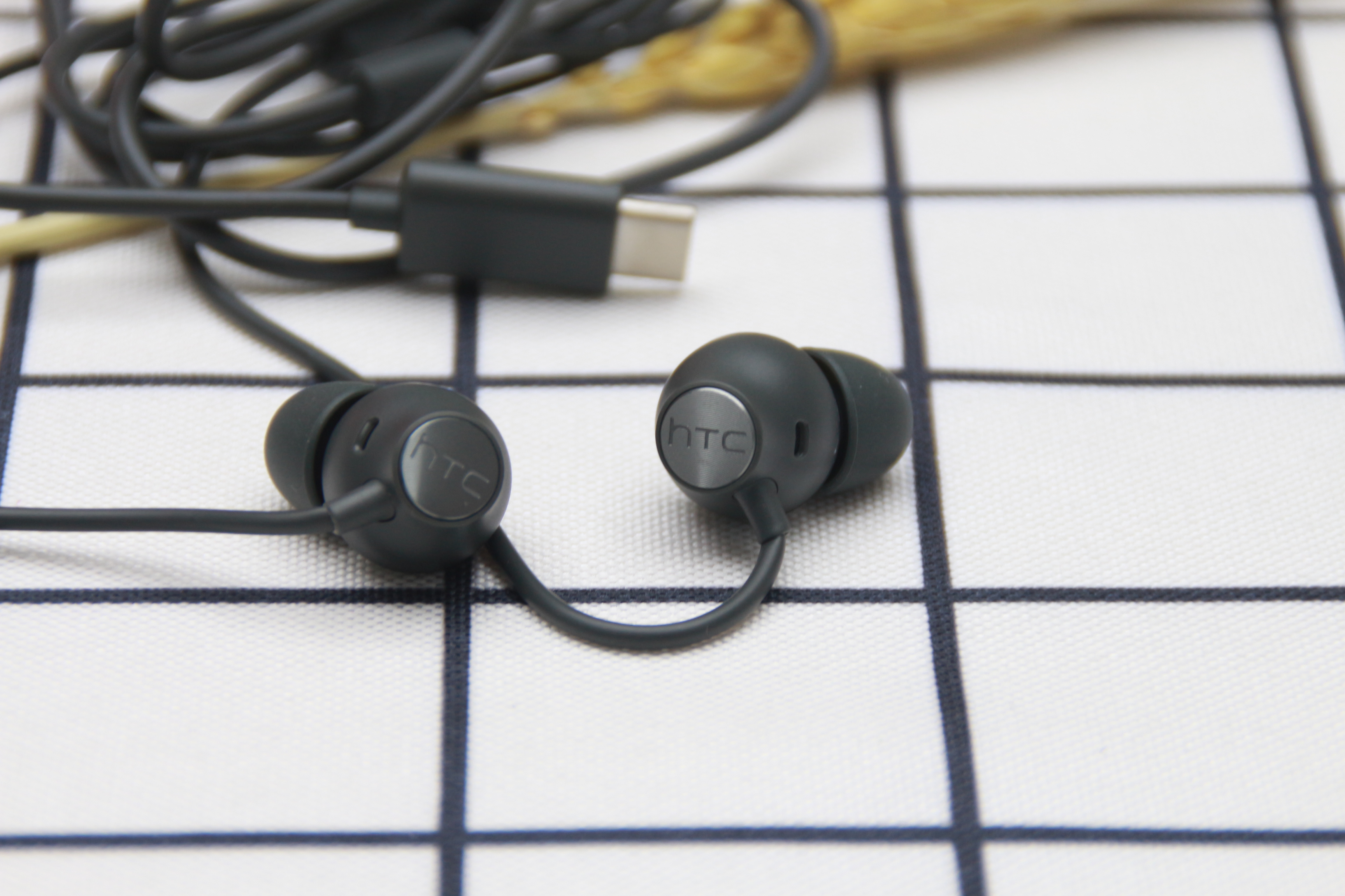 耳机同等价位漫步者还是华为好,有线耳机五百左右价位推荐