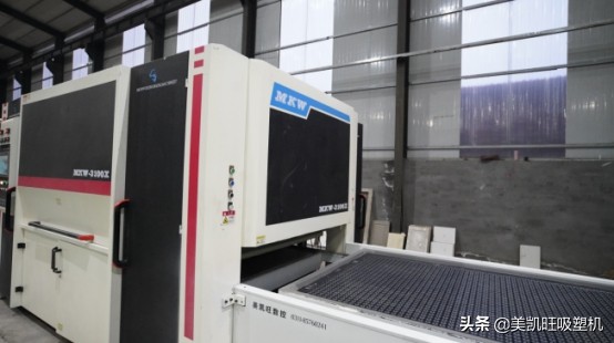 橱柜门哪种材质好,吸塑橱柜门和烤漆橱柜门哪个好