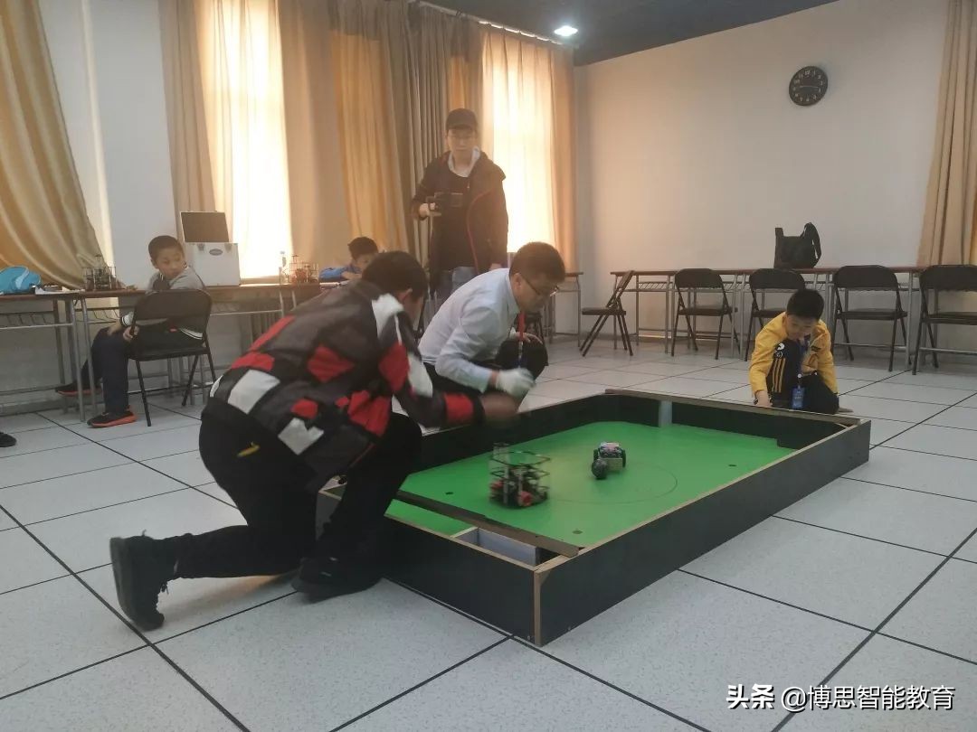 全国机器人大赛团队赛,全国机器人大赛中各种机器人介绍