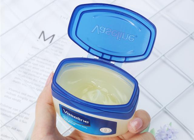 再昂贵的口红也只是点缀,遮盖深唇纹最好的口红