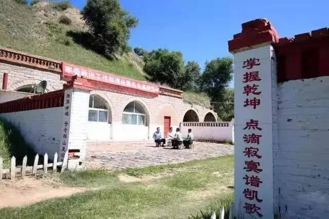 突然，女剑客发来消息