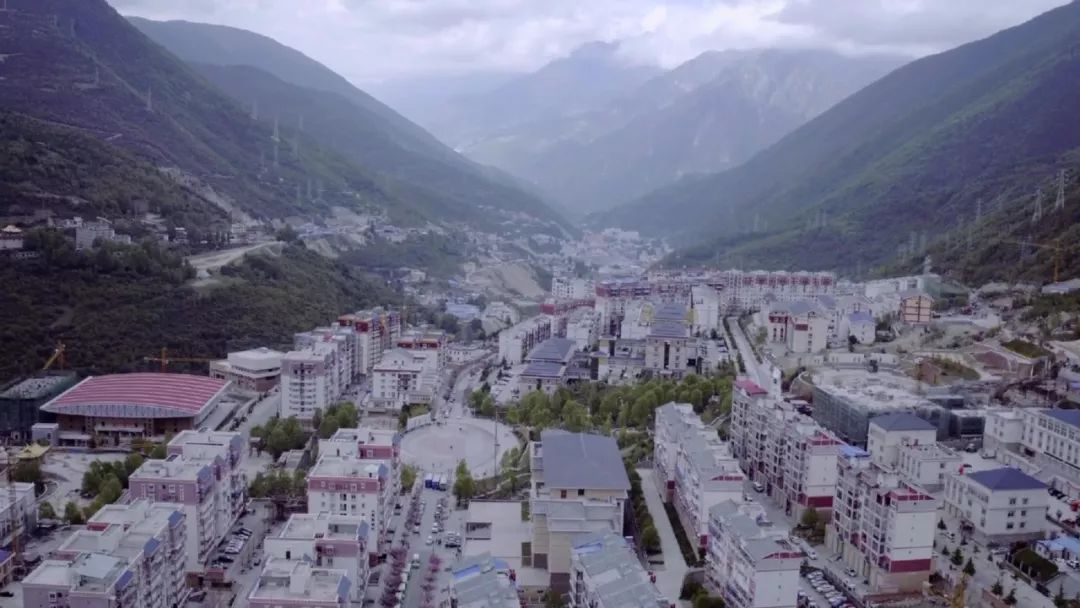 从康定开始一路都是绝美风景,从康定到新都桥景色视频