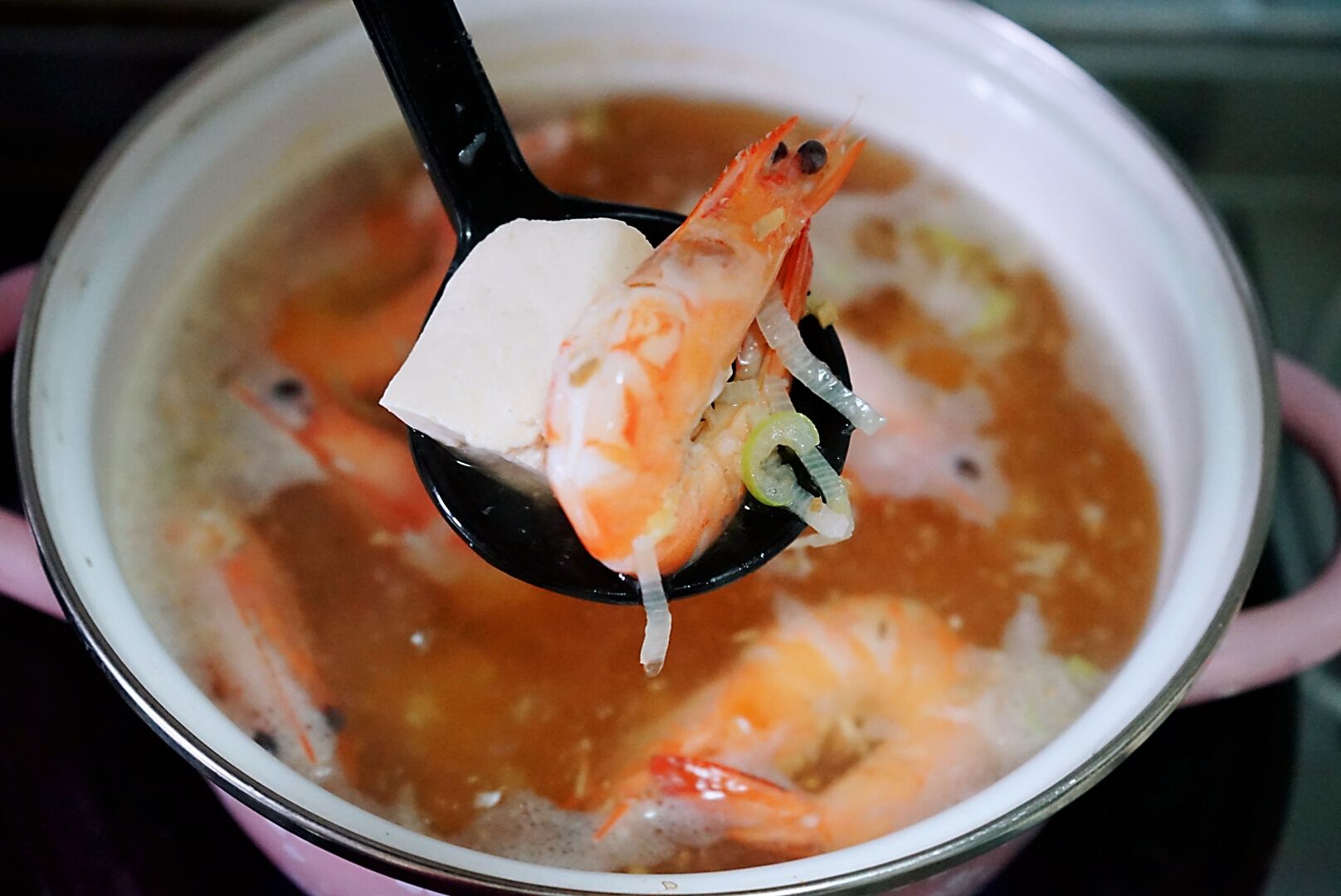 冬季做汤味不鲜，口感寡淡？那是调味汁没用对，这有一招鲜的窍门