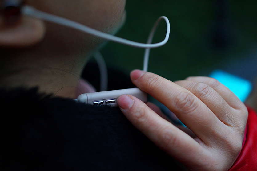 无痛感佩戴蓝牙耳机,无杂音佩戴舒服的蓝牙耳机