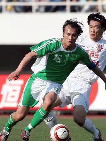 圆月弯刀任意球,足坛十大绝杀贴地斩