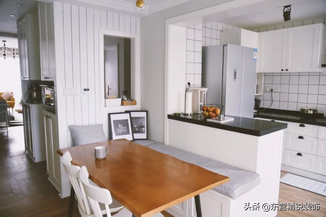 餐厨一体设计让空间显得很宽敞,餐厨客厅一体设计效果图