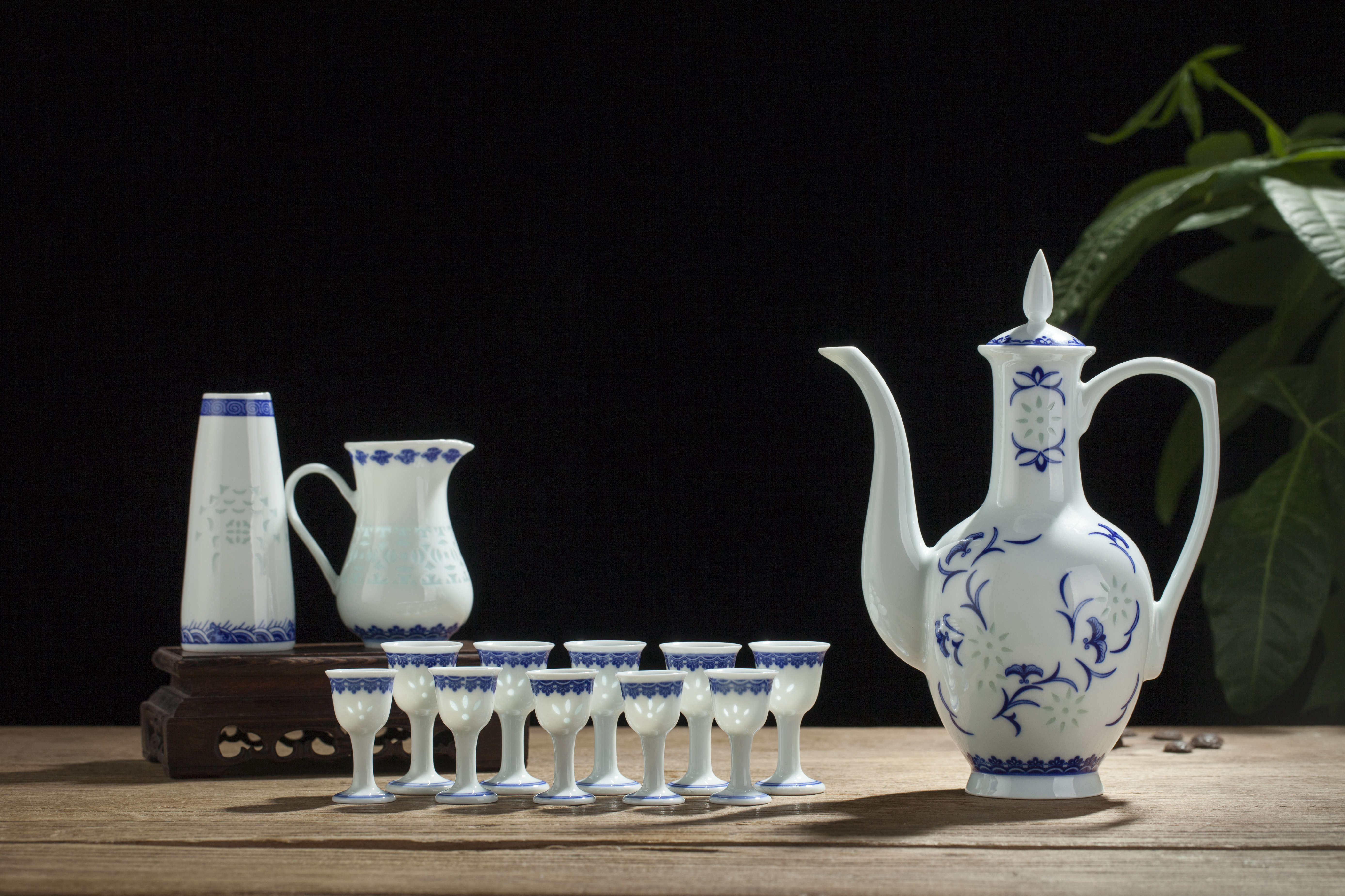 以前古人喝酒都是拿碗喝度数大吗,古人喝酒专用杯