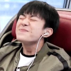 颜值高大长腿还会穿,谁高中没有暗恋过这样一个体育生?