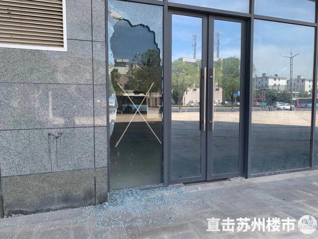 地标建筑烂尾,地标性烂尾项目