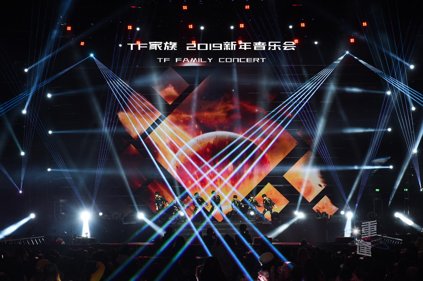 时代峰峻新年音乐会重逢姚景元,时代峰峻三代和二代重逢音乐会