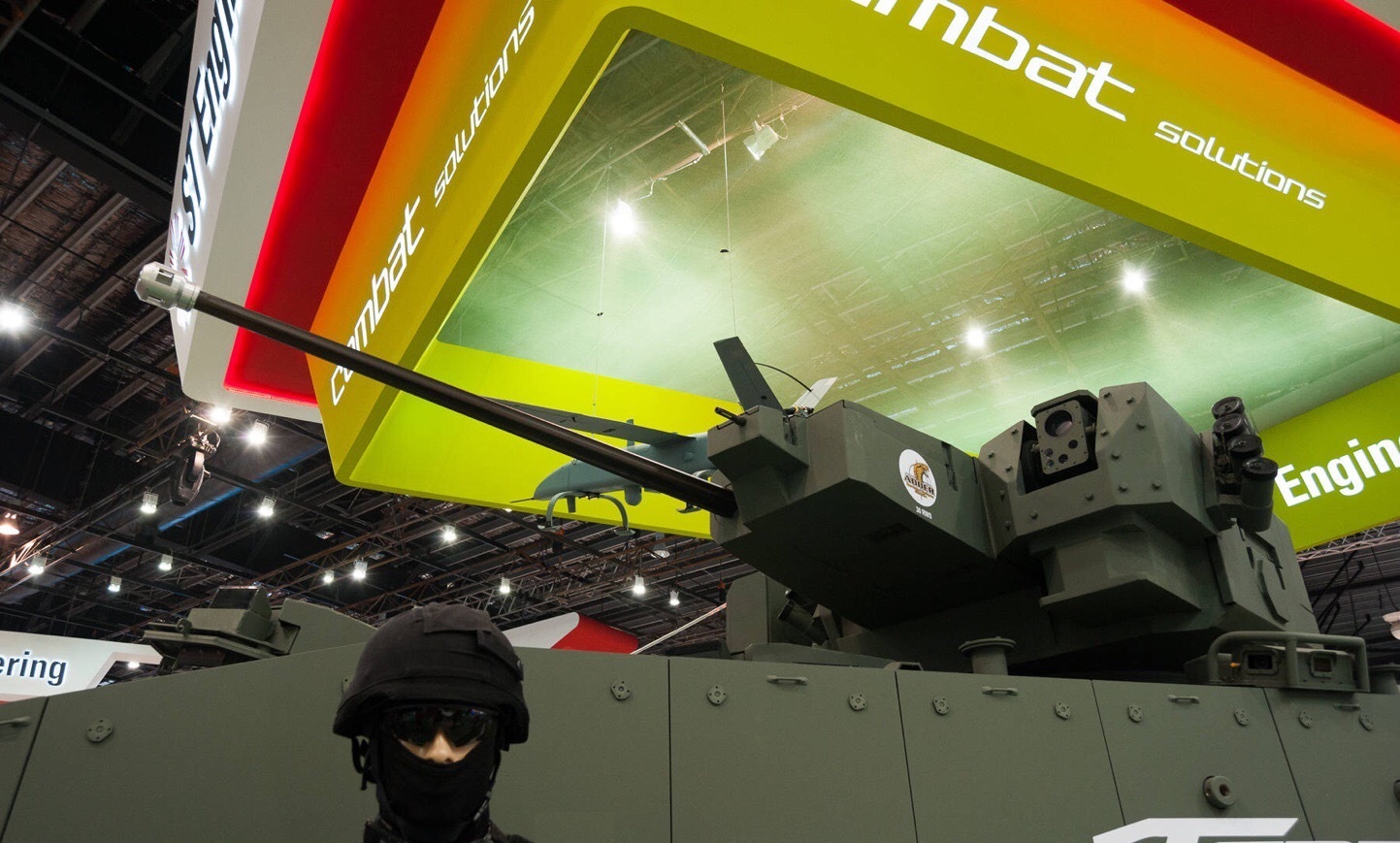 摩天大楼上面的机械怪兽,摩天大厦狂暴巨兽视频