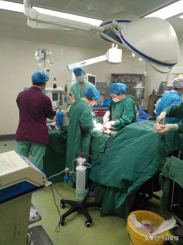 孕妈打麻将,孕妇突然腹痛难忍医生却在打麻将