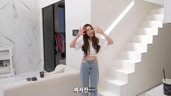 韩国女生独居公寓,韩国美女晒衣服