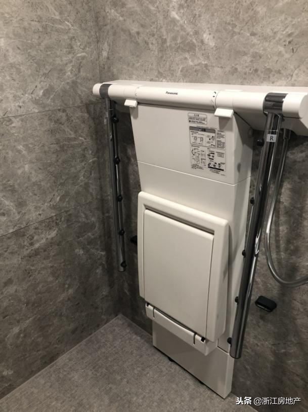 广宇东港空间loft出售,带阳台loft公寓样板间