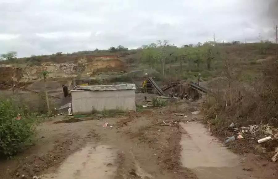 我在非洲开挖机：出门要带AK47，月薪10000+！