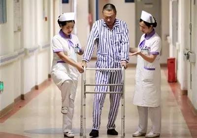 刚做完手术肚子胀的厉害怎么办,腹部手术后排便困难有什么好办法