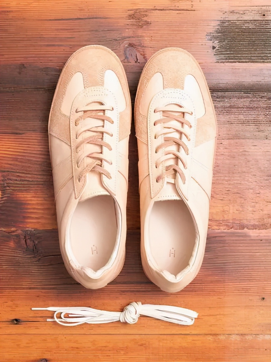 今天上班迟到了,因为隔壁公司的姑娘问我要鞋子链接|球鞋推荐