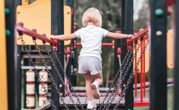 幼儿园的孩子攀比心理怎么办,幼儿园孩子爱攀比的原因