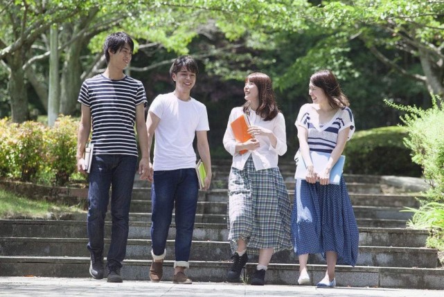 快递小哥送快递搞笑,快递搞笑的收件人名字男生