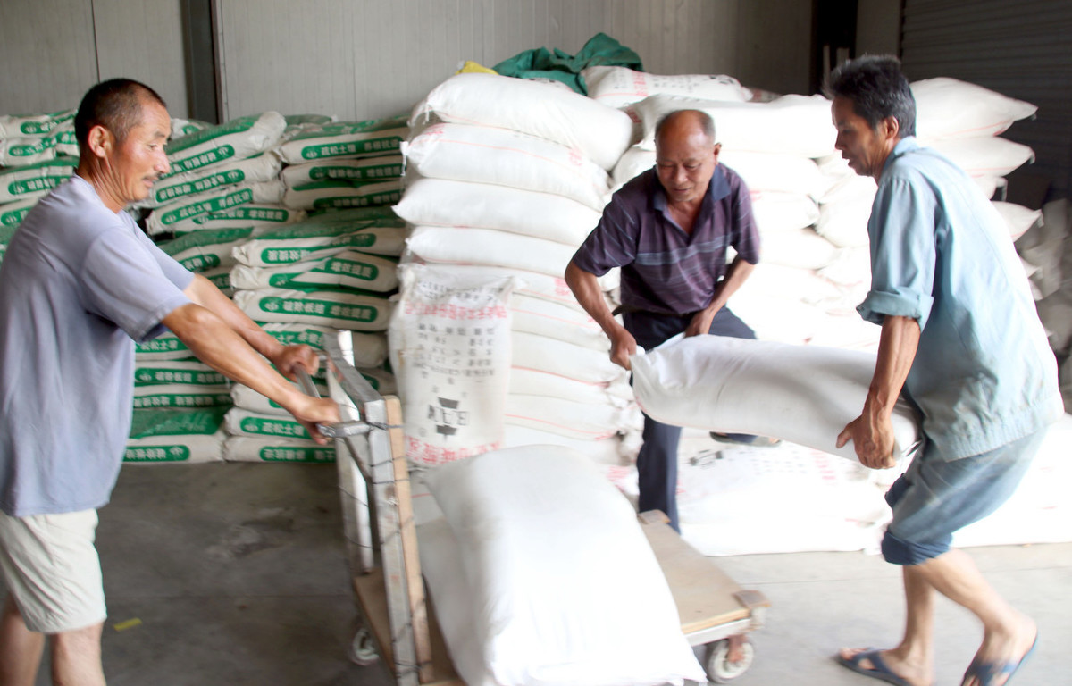 农村化肥经销商一个月赚多少钱,在农村卖化肥一袋能挣多少钱