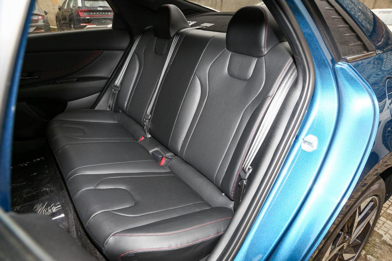 七代伊兰特百公里0-100实测,第七代伊兰特次顶配1.5l落地