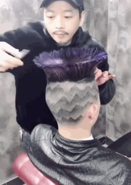 女性自己在家剪头发视频,中年妇女自己在家剪头发