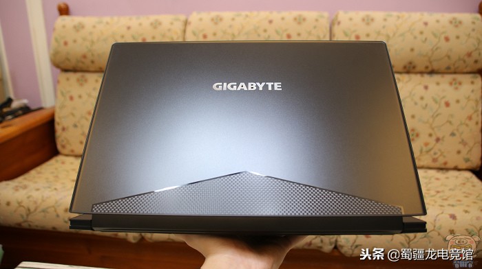 技嘉aero15xv8详细评测,技嘉游戏本aorus15x