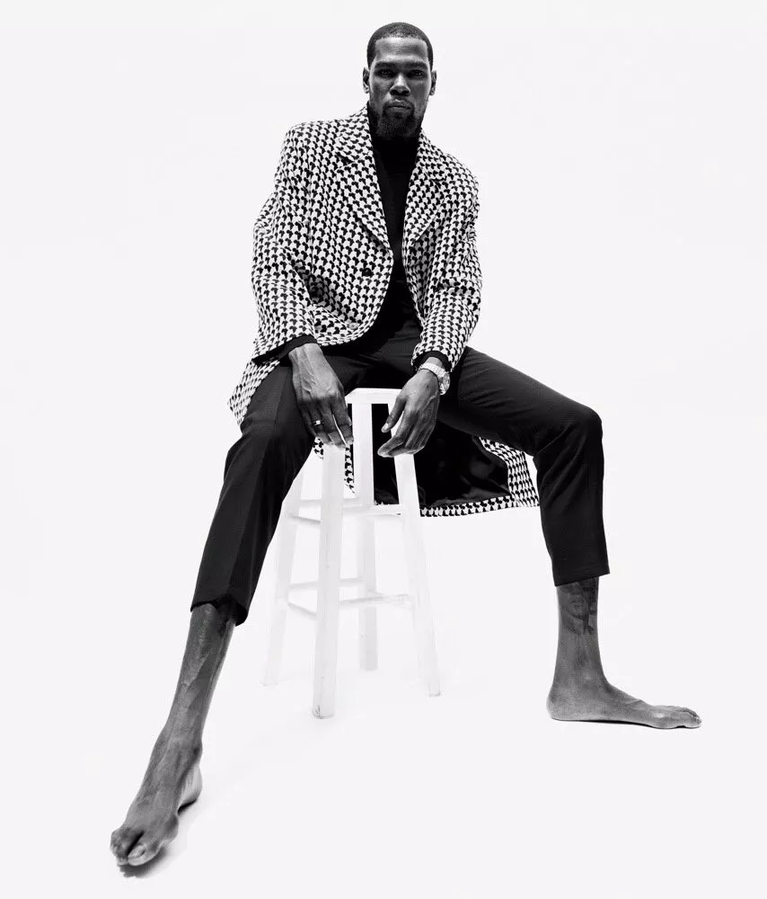 杜兰特受伤的脚为什么那么瘦,杜兰特的脚大了一些