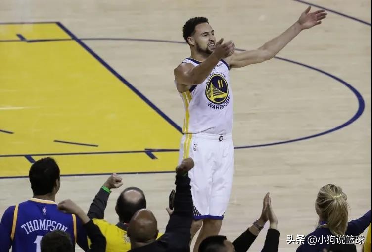 汤普森单节37分队友的反应,汤普森是控卫还是后卫