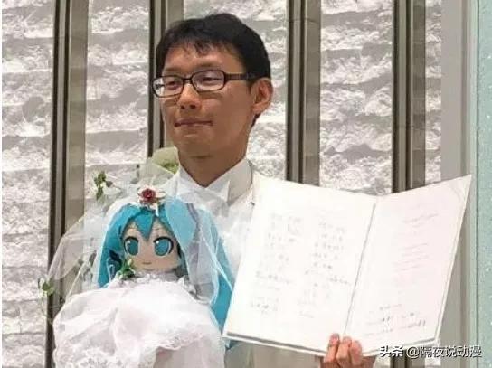 和机器人谈恋爱的日本人,女博士和机器人恋爱