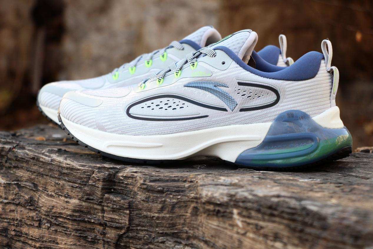 李宁超轻19和安踏跑鞋哪个好,公认脚感最好的10双国产跑鞋安踏